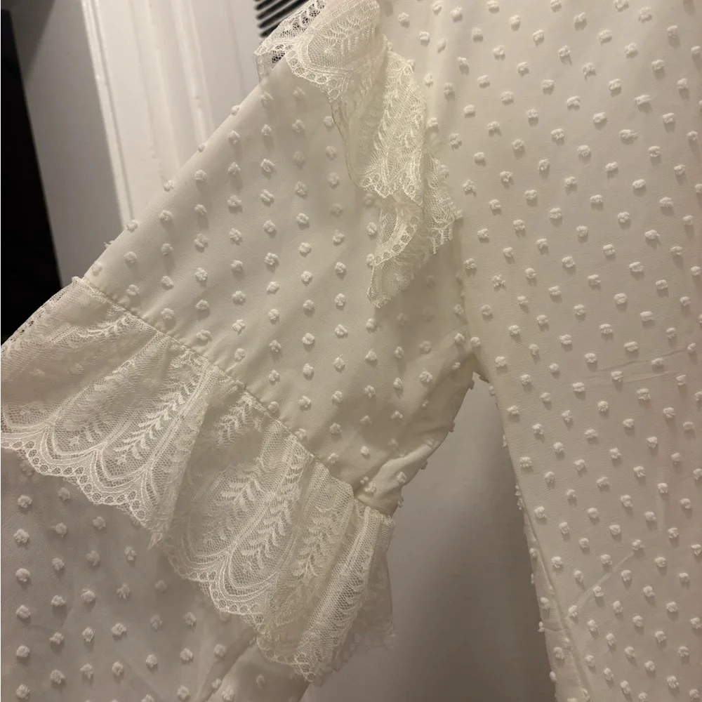 Chic White Ruffle Blouse - Picture 3 of 4